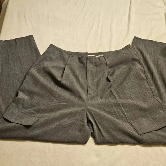 A New Day Womens Cargo Pleated Front Pants Size 10 Grey Front Pockets - Picture 5 of 6